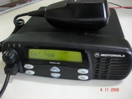 VENDO VHF MOTOROLA PRO 5100 — Foto 1