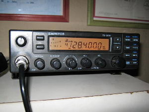 VENDO OU TRÓCO UM EMPEROR TS-5010 E UMA BILINEAR VOYAGER 777 PLUS POR UM 2 VHF BASE R$ 1.000 REAIS !!!! — Foto 1
