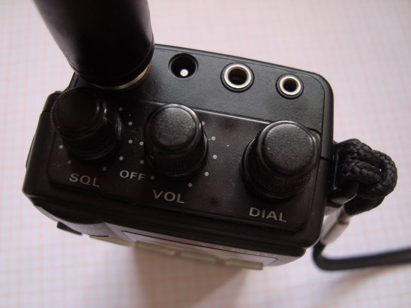 Rádio HT YAESU FT-705 430 MHz Excelente Estado — Foto 3