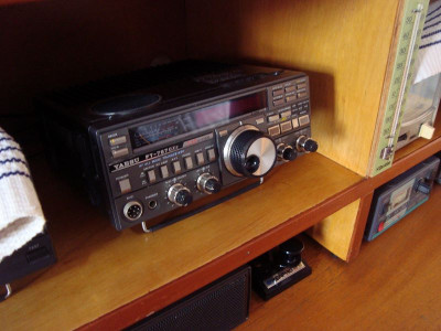 Transceptor HF Yaesu FT-757 GXII — Miniatura 3