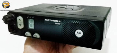 SUCATA RADIO VHF MOTOROLA EM200 (4CH)