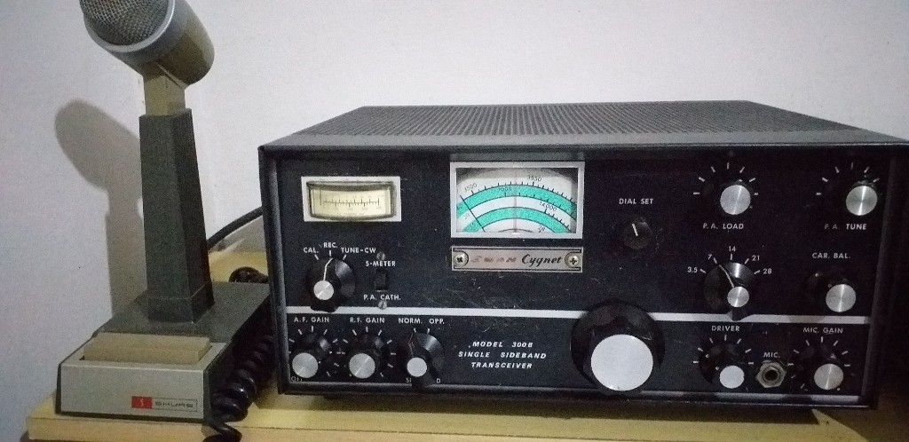 Rádio SWAN CYGNET 300B RELIQUIA.