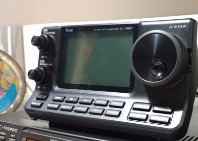 *** ICOM IC-7100 *** — Miniatura 2