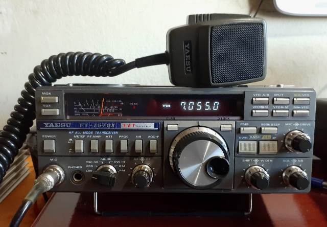 FT-757GX  - YAESU — Foto 2